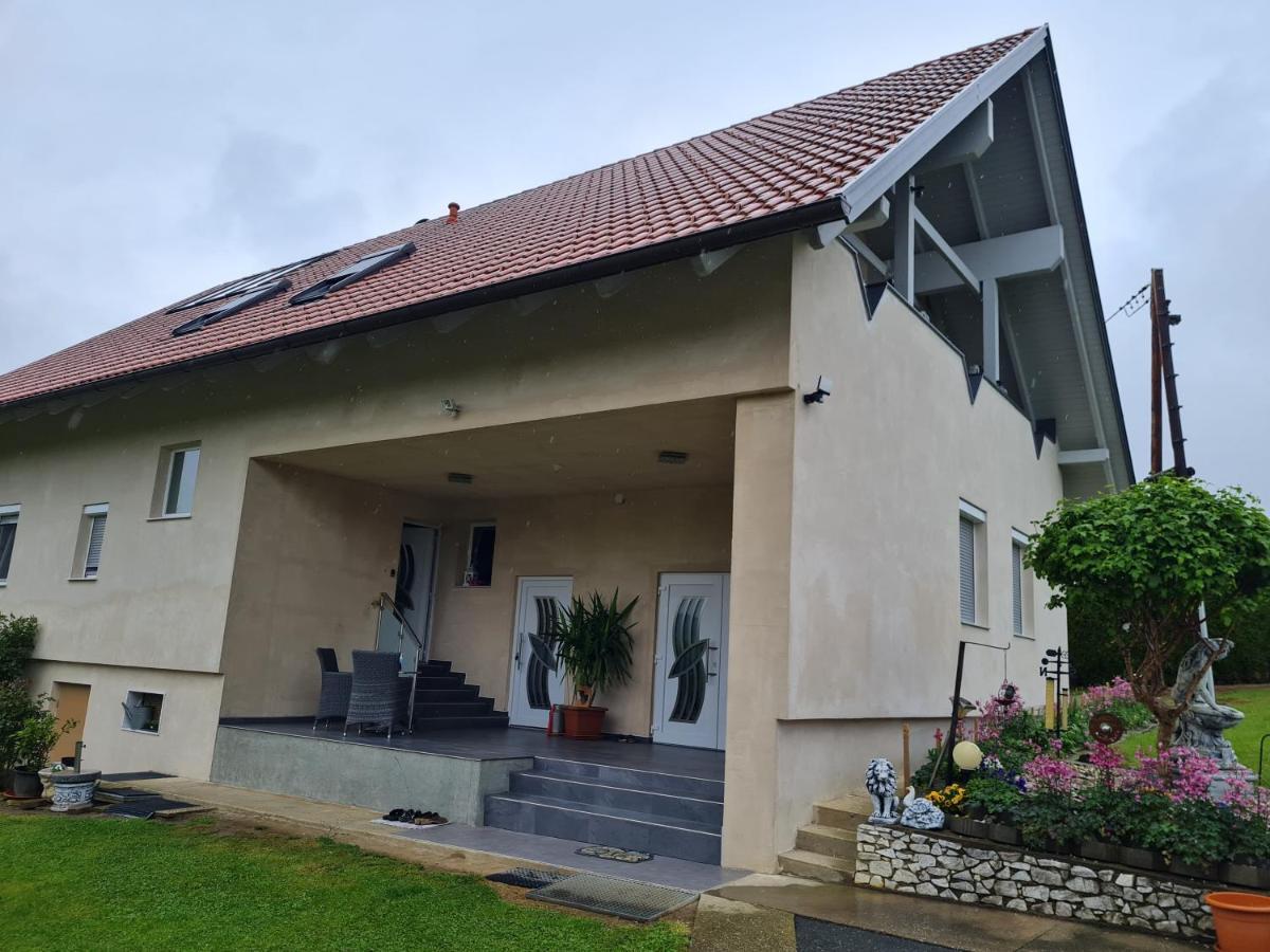 Dahoam By Fam. Franz Appartement Gamlitz Buitenkant foto