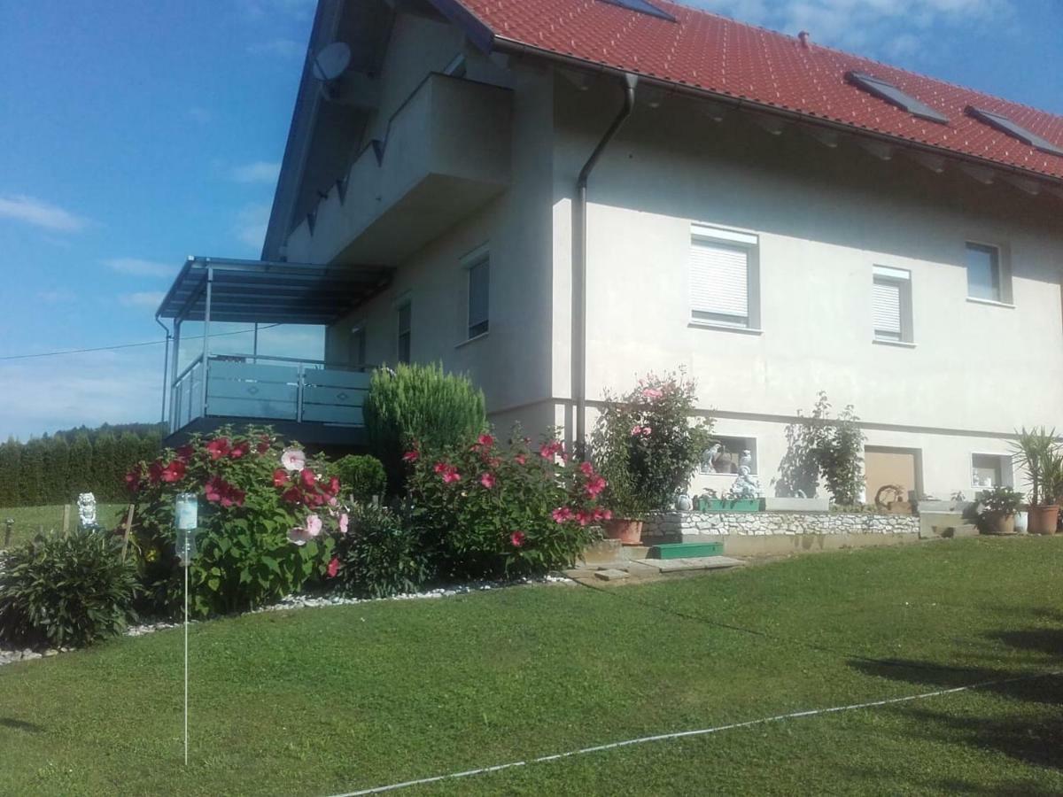 Dahoam By Fam. Franz Appartement Gamlitz Buitenkant foto
